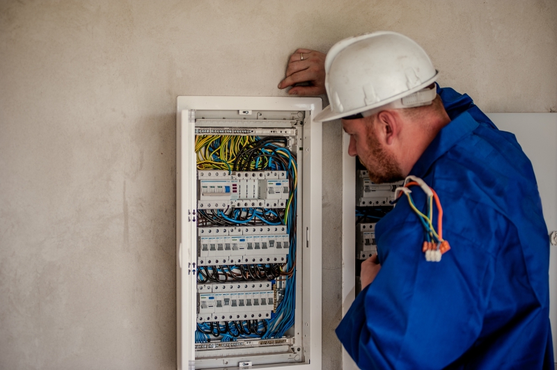 sasu-DRAGUIGNAN-min_electrician-2755683